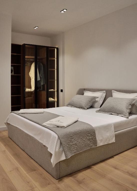 Deluxe Mountain View Room